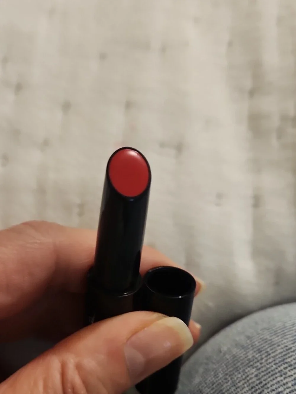 CHANEL Rouge Crayon Lipstick - Bright Coral Red